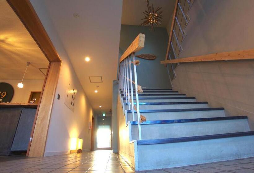 Семейное Студио, Hostel 1889