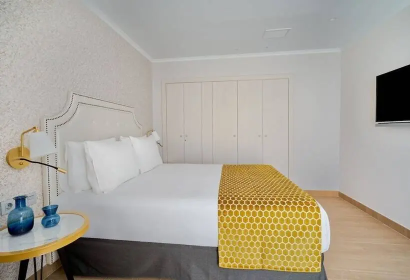 Ullakkohuone, Tandem Soho Suites