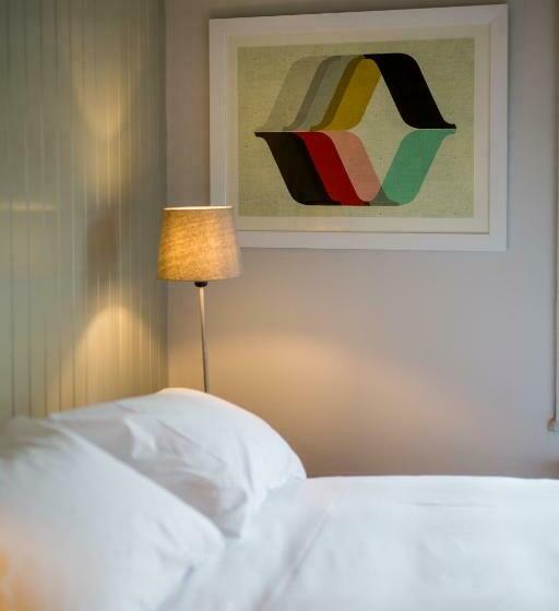 חדר סטנדרט, The Dolphin