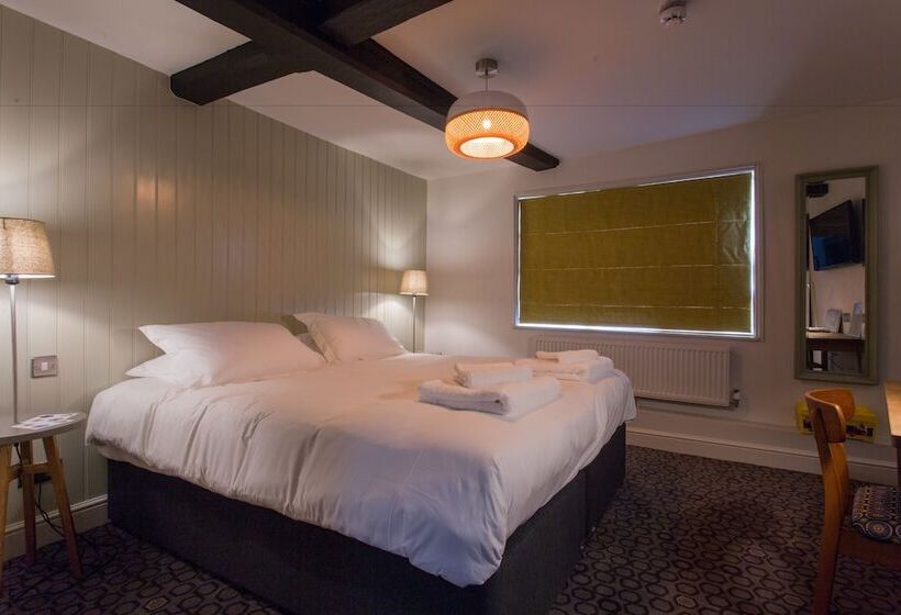 חדר דלוקס, The Dolphin