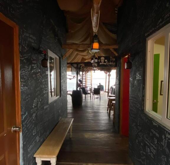 اتاق استاندارد, Captain Morgan Hostel Lake Coatepeque