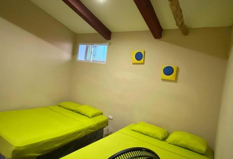 اتاق استاندارد, Captain Morgan Hostel Lake Coatepeque