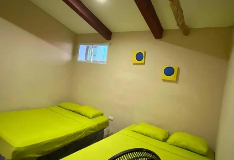 اتاق استاندارد, Captain Morgan Hostel Lake Coatepeque