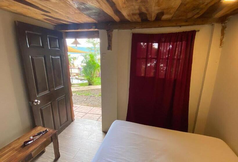 اتاق استاندارد با چشمانداز باغ, Captain Morgan Hostel Lake Coatepeque