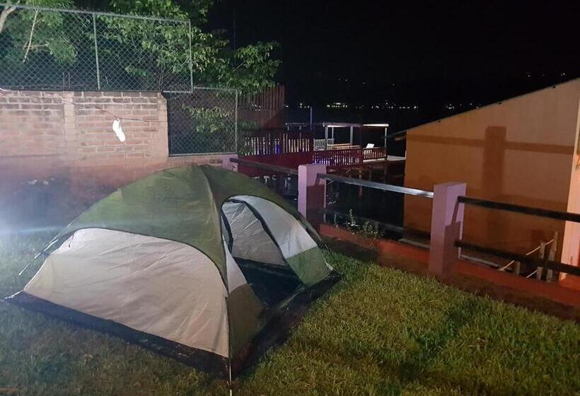 چادر با خدمات رفاهی استاندارد, Captain Morgan Hostel Lake Coatepeque
