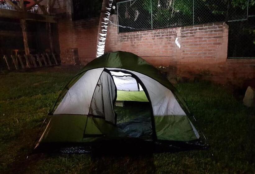 چادر با خدمات رفاهی استاندارد, Captain Morgan Hostel Lake Coatepeque