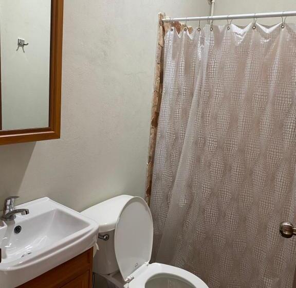 اتاق لوکس با بالکن, Captain Morgan Hostel Lake Coatepeque