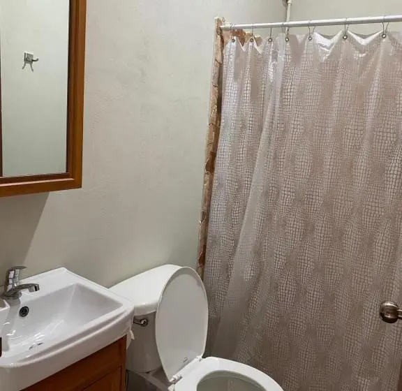 اتاق لوکس با بالکن, Captain Morgan Hostel Lake Coatepeque