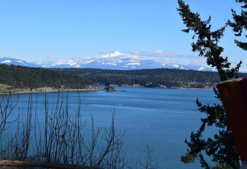 جناح ديلوكس, The Bluff On Whidbey