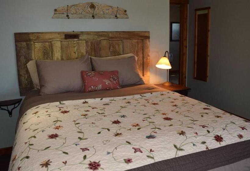 جناح ديلوكس, The Bluff On Whidbey