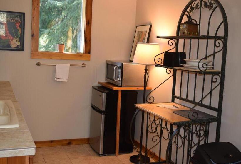 جناح ديلوكس, The Bluff On Whidbey