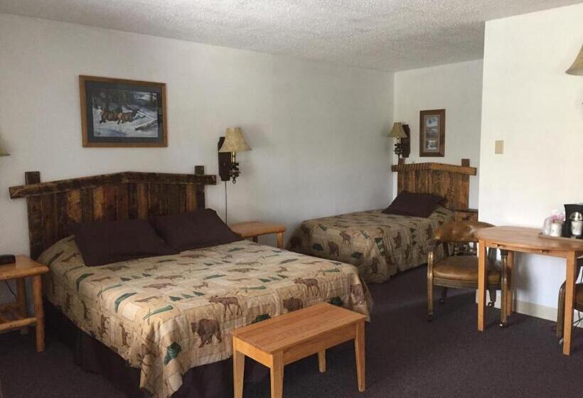 Номер Стандарт Трехместный, Rocky Mountain Lodge