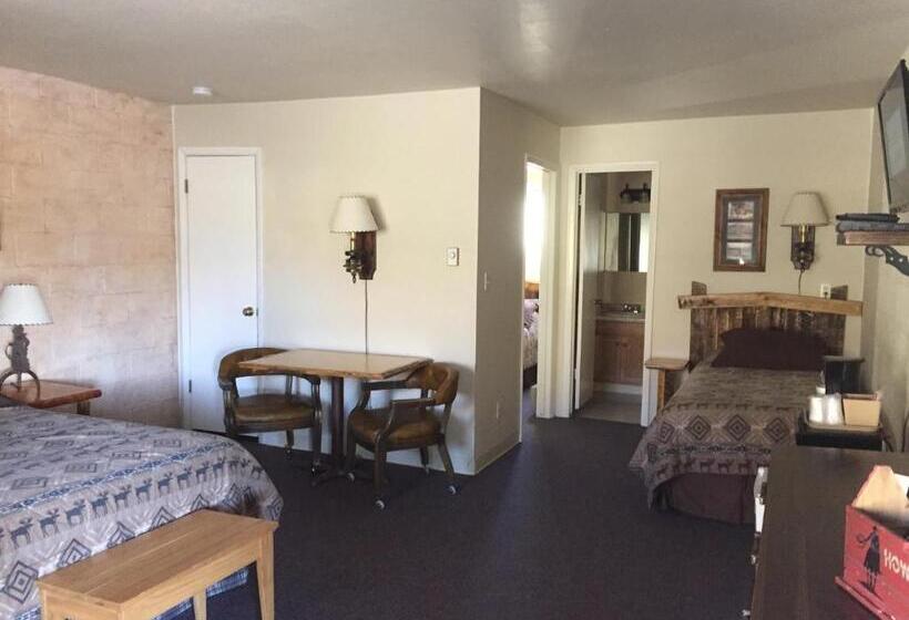 Номер Стандарт Трехместный, Rocky Mountain Lodge