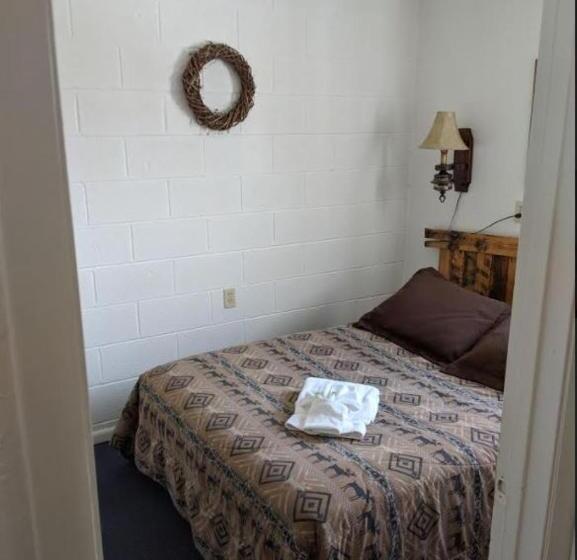 Номер Стандарт Трехместный, Rocky Mountain Lodge