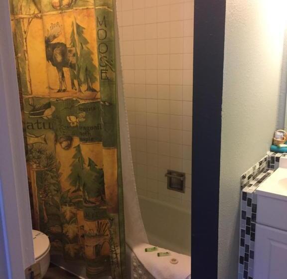 Номер Deluxe с Балконом, Rocky Mountain Lodge