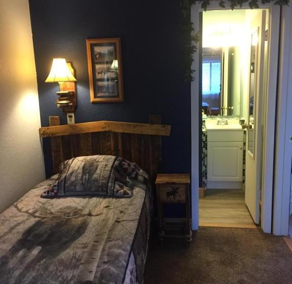 Номер Deluxe с Балконом, Rocky Mountain Lodge