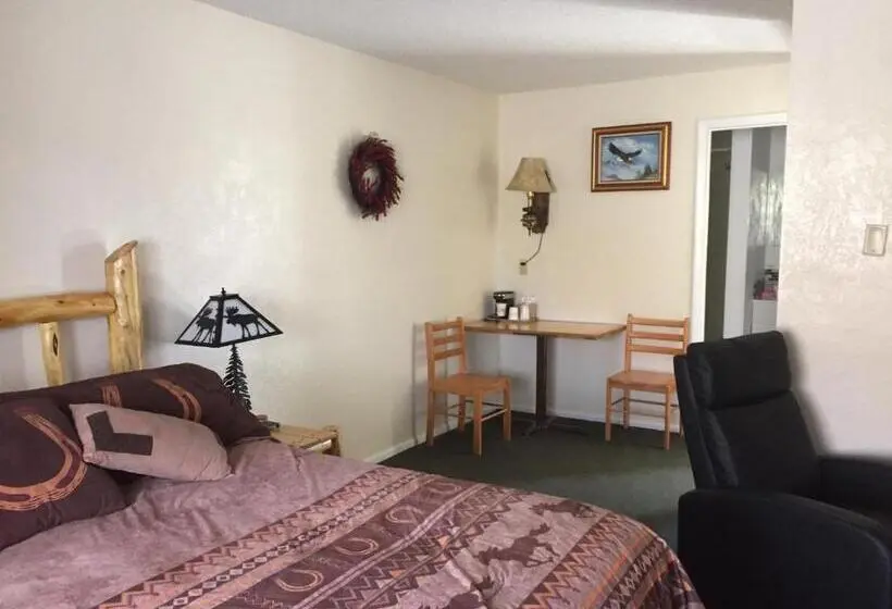 キングサイズベッドのスタンダードルーム, Rocky Mountain Lodge