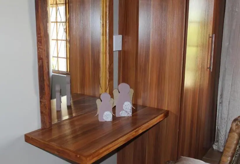 Perhehuone, Jarina Guesthouse