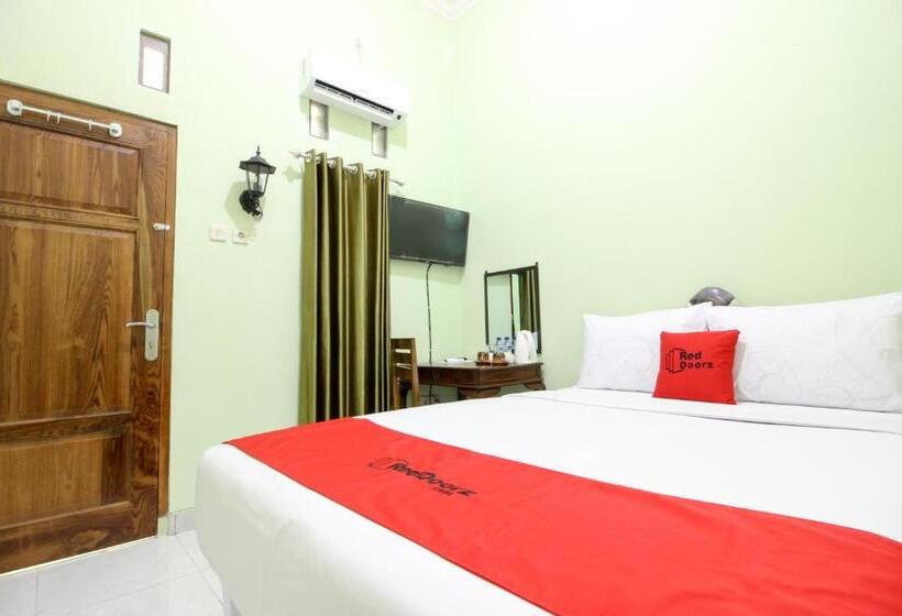 Номер Стандарт, Reddoorz Plus Near Taman Sari