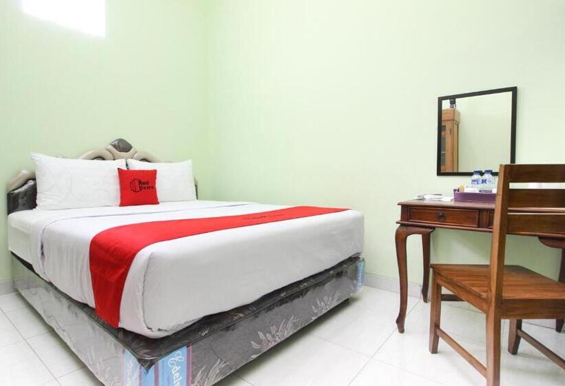 Номер Стандарт, Reddoorz Plus Near Taman Sari