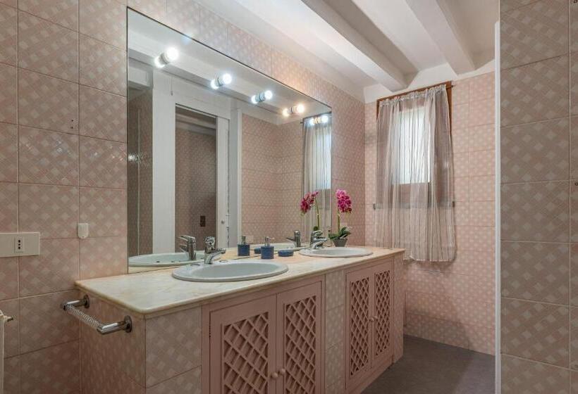 חדר לארבעה סטנדרטי עם נוף לגינה, Bouganville Home Mondello