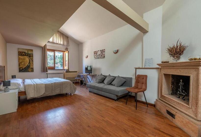 חדר לארבעה סטנדרטי עם נוף לגינה, Bouganville Home Mondello