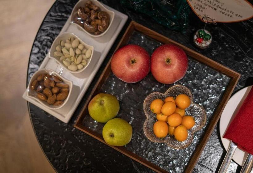 חדר פרמיום, Deyang Hamring