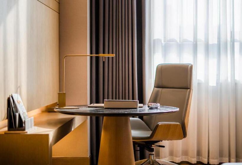 חדר פרמיום, Deyang Hamring