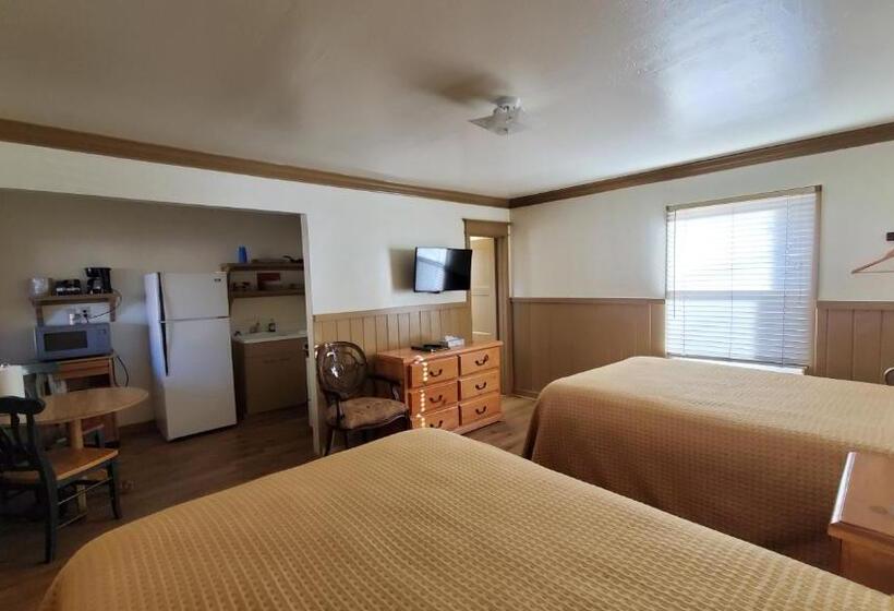 스탠다드 룸 주방구비, Kernville Inn