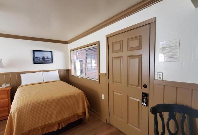 스탠다드 룸 주방구비, Kernville Inn