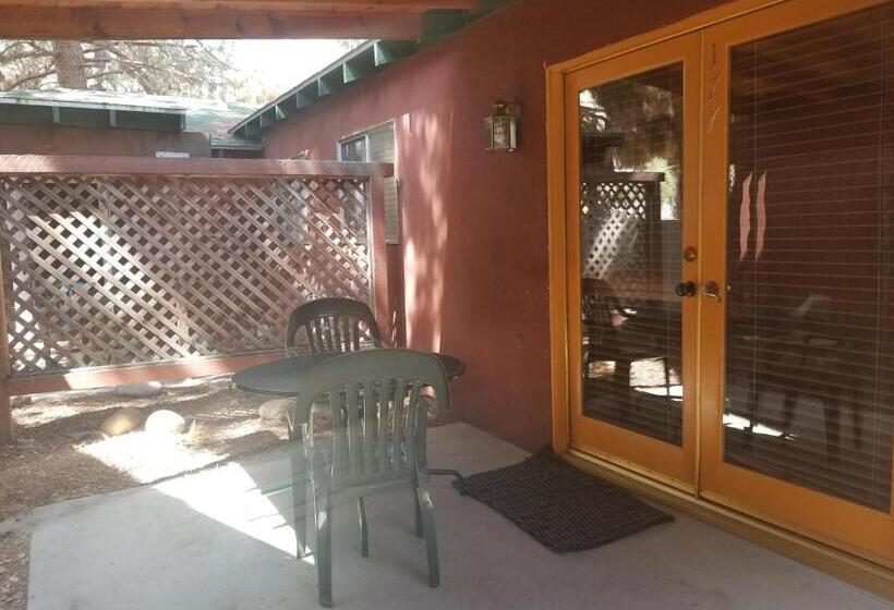 스위트 킹사이즈 침대, Kernville Inn