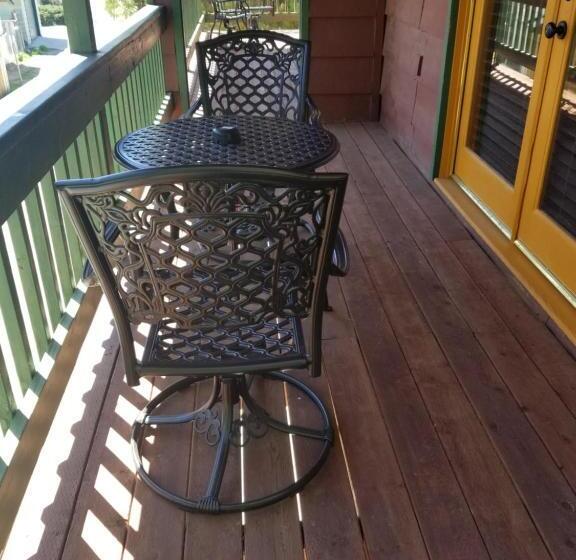 스위트 킹사이즈 침대, Kernville Inn