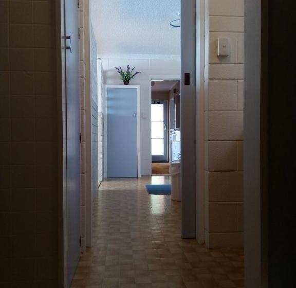 חדר משפחתי דלוקס, Redwood Lodge Motel