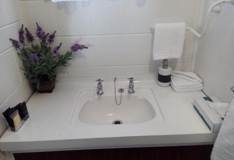 חדר משפחתי דלוקס, Redwood Lodge Motel