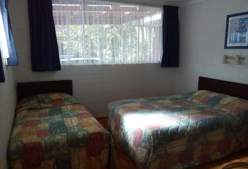 חדר משפחתי דלוקס, Redwood Lodge Motel