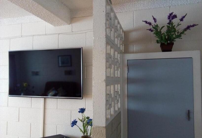 Семейный Номер Deluxe, Redwood Lodge Motel