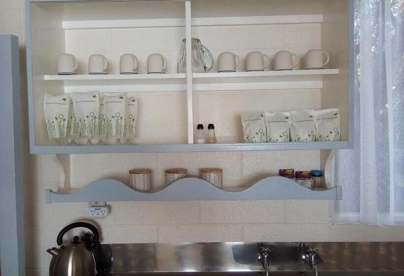 חדר משפחתי דלוקס, Redwood Lodge Motel