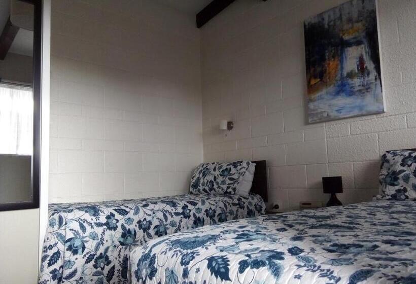 סטודיו סופריור, Redwood Lodge Motel