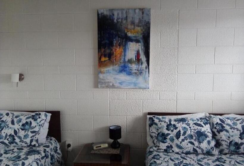 סטודיו סופריור, Redwood Lodge Motel