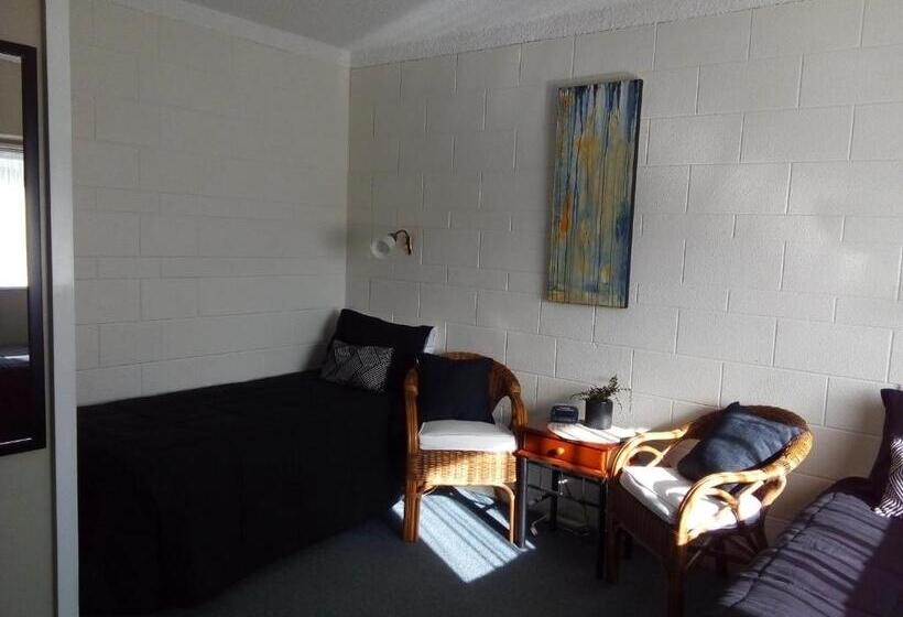 חדר סטנדרט, Redwood Lodge Motel