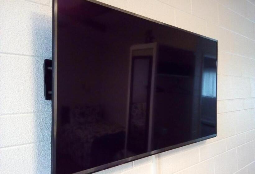 חדר סטנדרט לשלושה, Redwood Lodge Motel