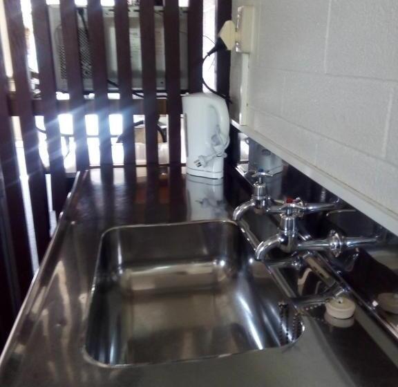 חדר דלוקס לשלושה, Redwood Lodge Motel