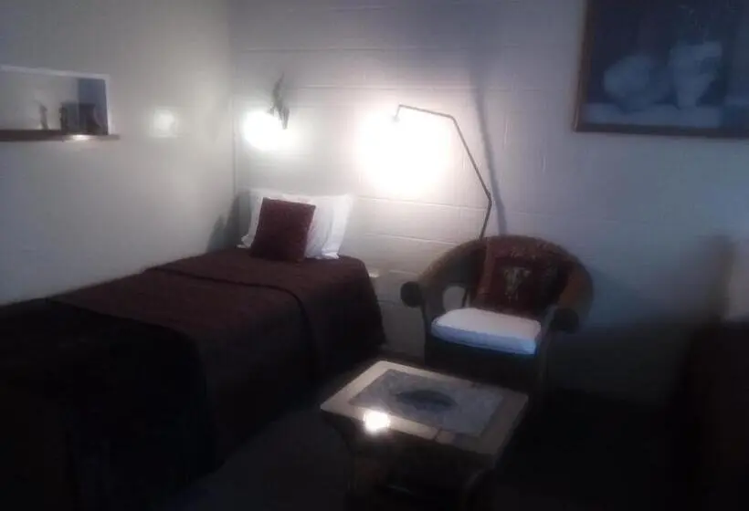 デラックストリプルルーム, Redwood Lodge Motel