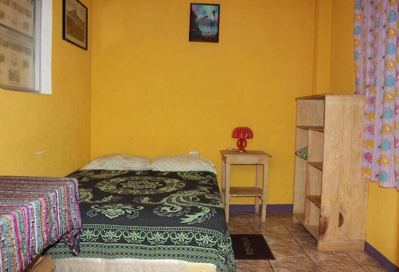 اتاق استاندارد با سرویس بهداشتی مشترک, Una Noche Con Mical