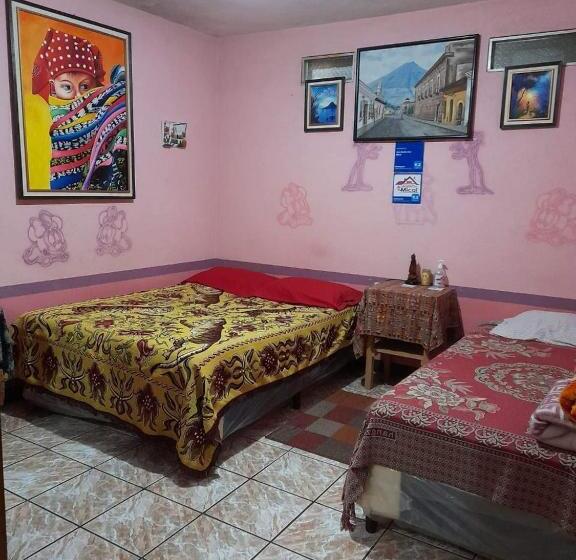 اتاق استاندارد با سرویس بهداشتی مشترک, Una Noche Con Mical