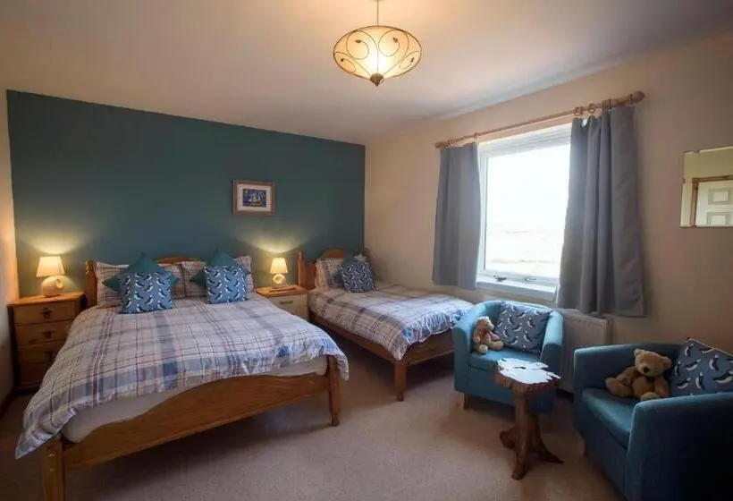 Deluxe Kolmen Hengen Huone, The Hawthorns B & B