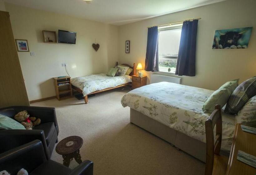 带花园景观的标准三人间, The Hawthorns B & B