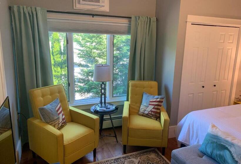 סוויטה דלוקס, White Sails Inn