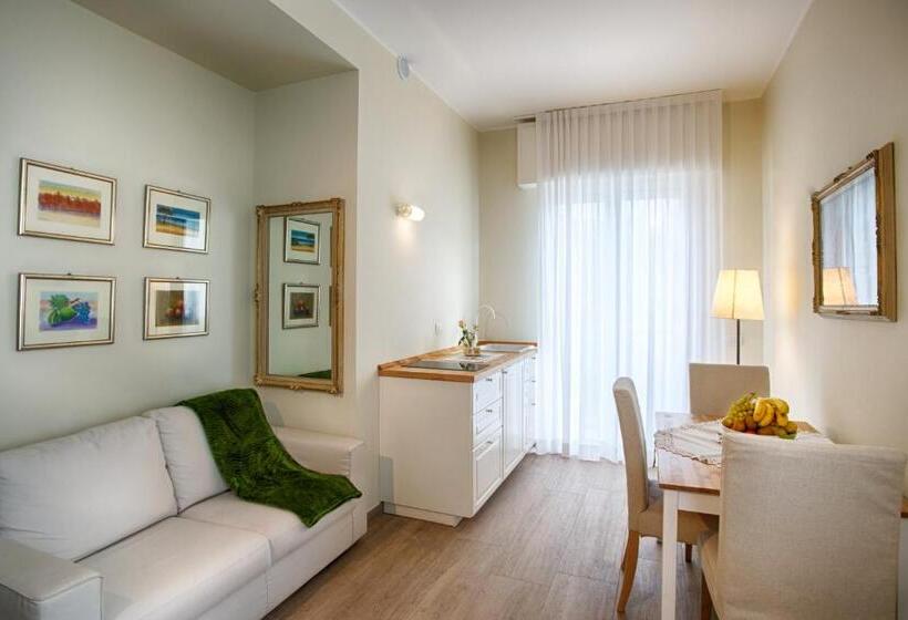 四人高级间, Mon Pays