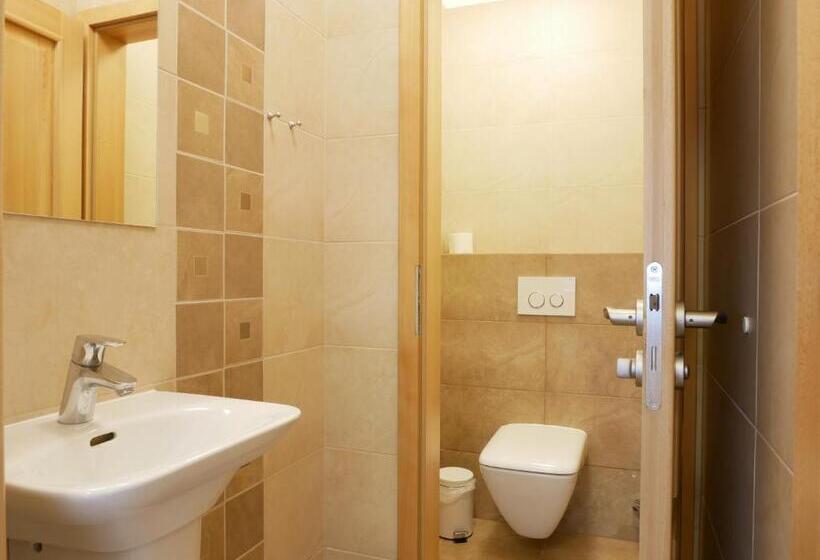 Deluxe Suite King Bed, Penzion Adéla